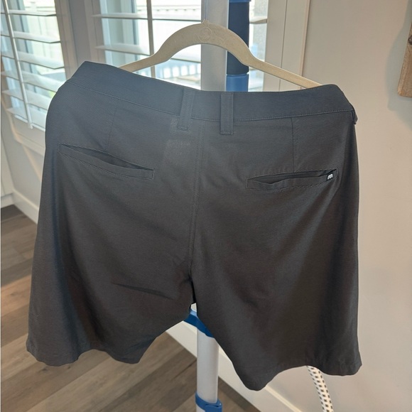 Men’s Travis Mathew shorts bundle size 33 - Picture 5 of 12